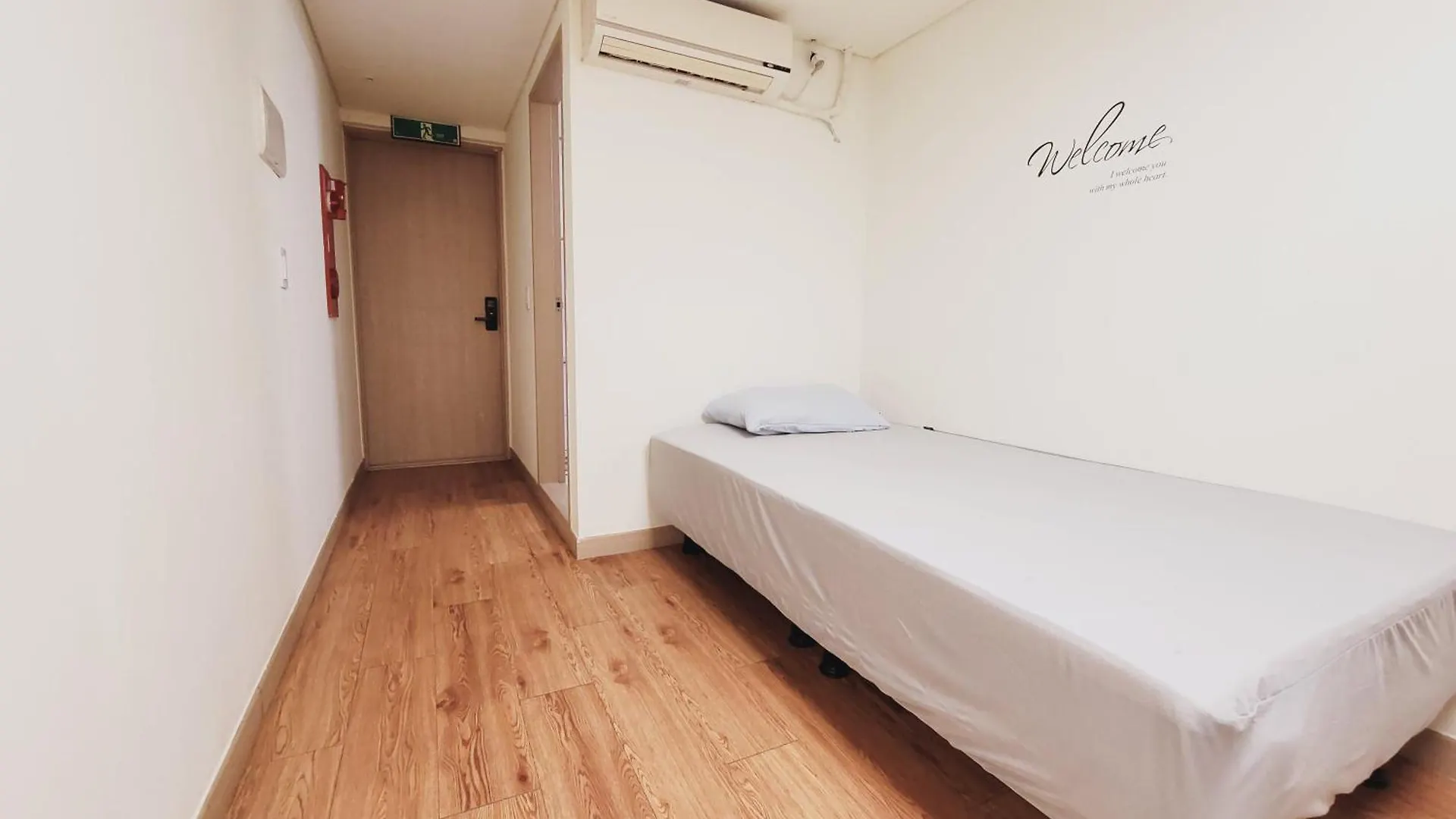 Bk Room Incheon 0*,  Korsel